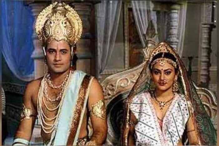 दीपिका यांच्यासोबत त्या ठिकाणी त्यावेळी 20-25 मुली होत्या ज्या ऑडिशनसाठी आल्या होत्या. रामानंद यांनी डायलॉगची 4-4 पानं दिली होती. ज्याची प्रॅक्टिस करायची होती. दीपिका यांनी डायलॉग तर म्हटले पण खरी कसोटी त्यानंतर होती.