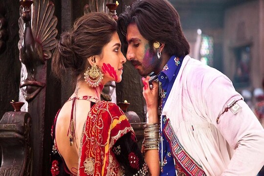 रंग बरसे! होळीमध्ये अनेक वर्षांपासून बॉलिवूडच्या याच गाण्यांची धूम, एका क्लिकवर अशी मिळेल Playlist