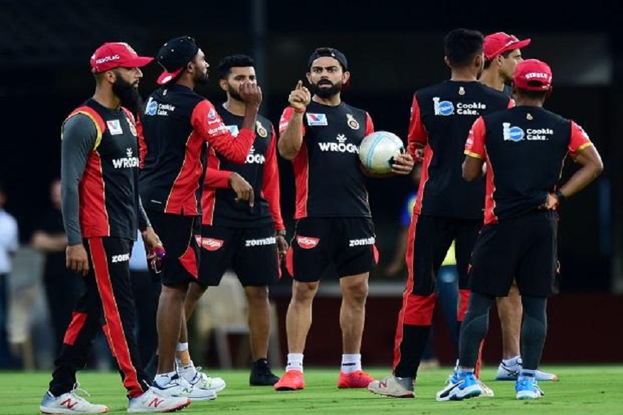 #BREAKING : IPLमध्ये कोहलीच्या संघात खेळणाऱ्या क्रिकेटपटूला कोरोनाची लागण