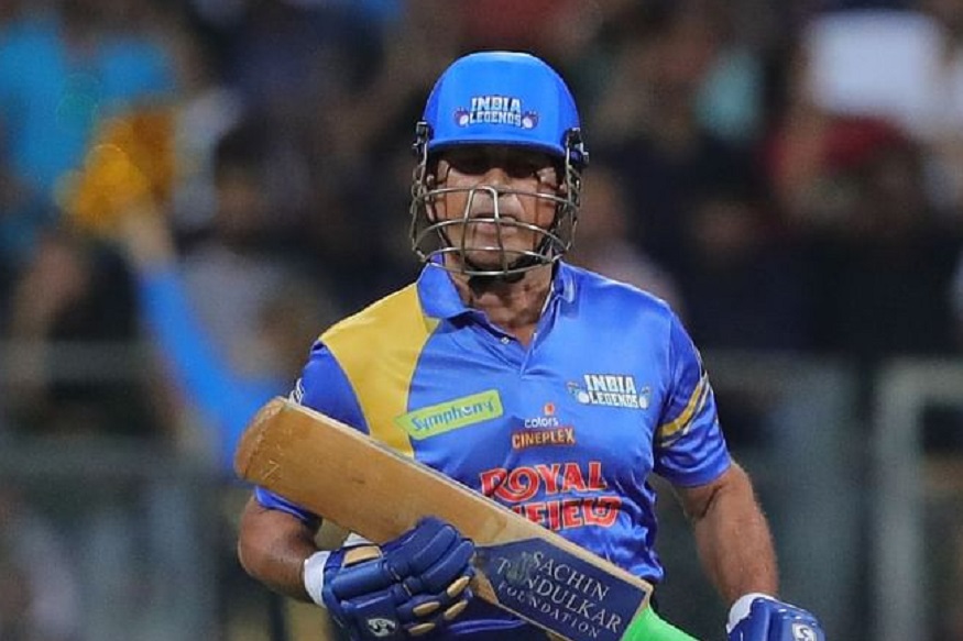 VIDEO : मास्टर ब्लास्टरची खिलाडूवृत्ती, पंचांनी बाद देण्याआधीच सचिनने सोडलं मैदान!