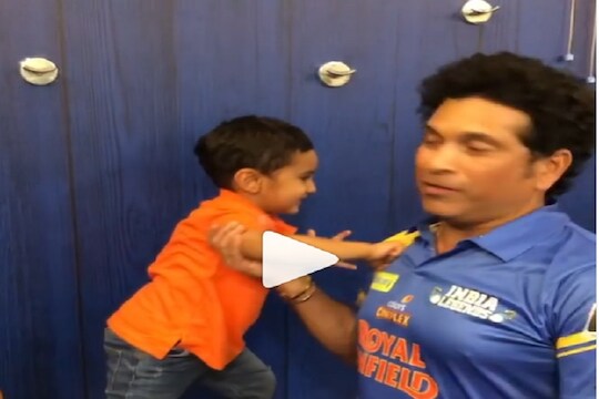 VIDEO : इरफान पठाणच्या लेकानं सचिनसोबत केली मारामारी आणि...