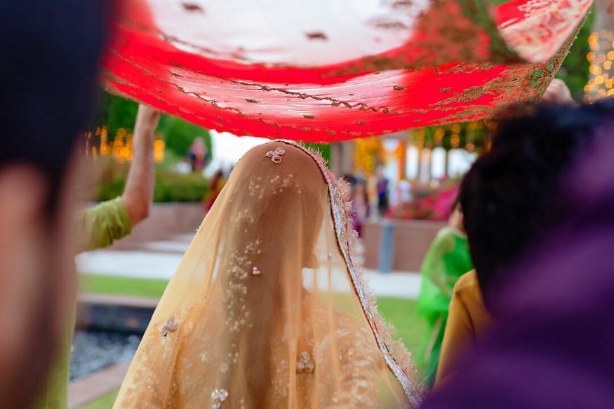 श्रीदेवींची 'लेक' अडकली लग्नाच्या बेडीत, पाहा ग्रँड वेडिंगचे UNSEEN फोटो