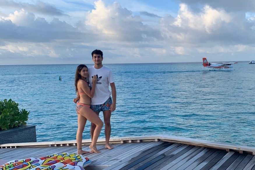 सारानं शेअर केले भाऊ इब्राहिमसोबतचे BIKINI फोटो; नेटकरी म्हणाले, ‘थोडी तरी लाज...’