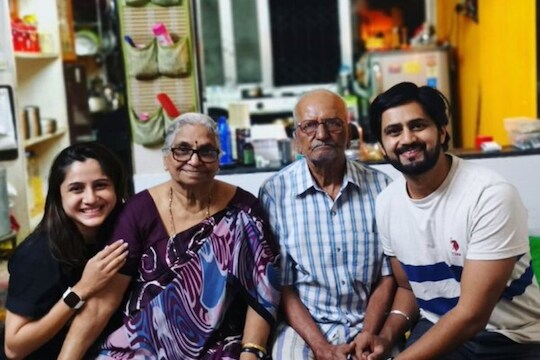 शशांक केतकरनं घेतली ‘पिशवीवाल्या’ आजोबांची भेट, शेअर केली जोशी दाम्पत्याची माहीत नसलेली गोष्ट