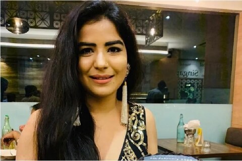 एका अभिनेत्रीनं अभिनयाला रामराम करत नर्स होऊन रुग्णाच्या सेवेसाठी स्वतःला वाहून घेतलं आहे. 