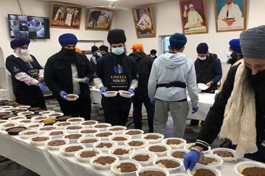 कोरोना माणसाला मारेल माणुसकीला नाही! शीखांनी 30 हजार लोकांसाठी तयार केलं लंगर