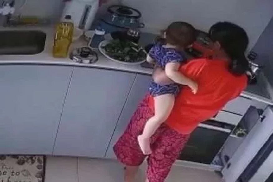 16 महिन्यांची चिमुकली झोपेत रडायची, CCTV तून समोर आली धक्कादायक गोष्ट