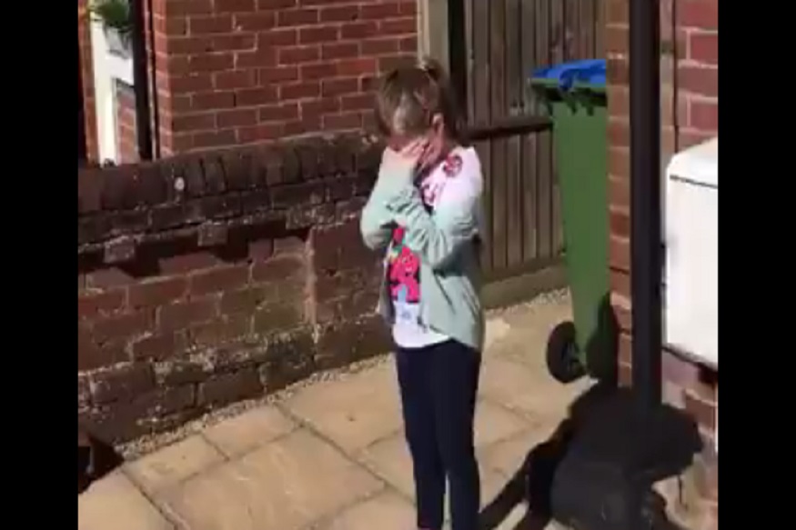 कोरोनामुळे वाढदिवस ठरला स्पेशल, 8 वर्षीय चिमुकलीचा 18 सेकंदाचा VIDEO VIRAL