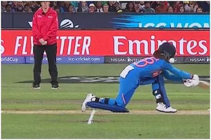 ICC Women's T20 World Cup Final Aus W vs Ind W : फायनलमध्ये भारतीय फलंदाजाच्या डोक्याला लागला चेंडू, मैदानातच आली चक्कर आणि...