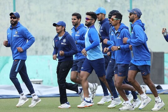 कोरोना व्हायरसने साऱ्या जगात दहशत पसरवली असताना भारतातही कोरोनाचे शिरकाव केला आहे. कोरोनाचा वाढता धोका लक्षात घेता भार-दक्षिण आफ्रिका एकदिवसीय दौराही स्थगित करण्यात आला आहे. 