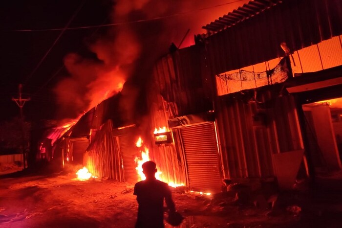 आगीच्या घटनेत सुदैवाने कोणताही जीवितहानी झाली नसल्याची माहिती मिळते.