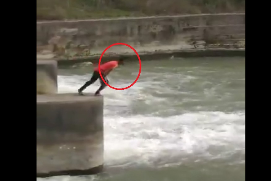 जीवघेणा खेळ, tik tok करताना शूट झाला तरुणाच्या मृत्यूचा थरारक LIVE VIDEO