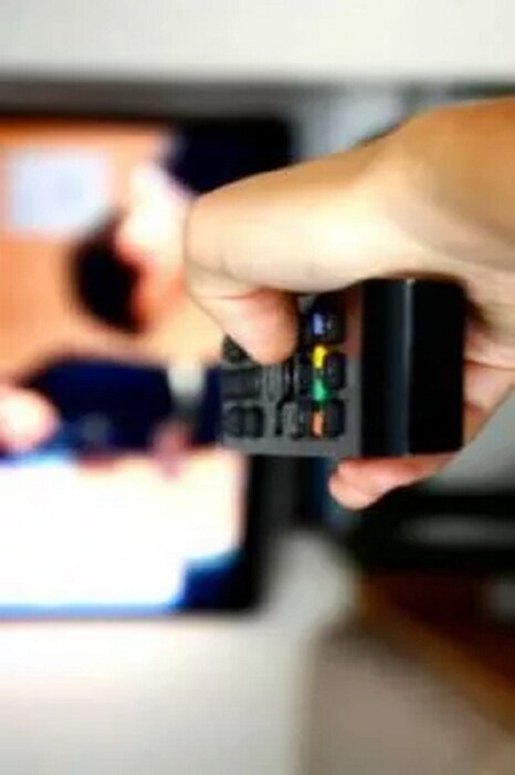 चित्रपट पाहिल्यानंही सकारात्मकता निर्माण होते. चांगले चित्रपट पाहिल्याने डोपेमाइन हार्मोनची निर्मिती होते, ज्यामुळे मन आनंदी राहतं.