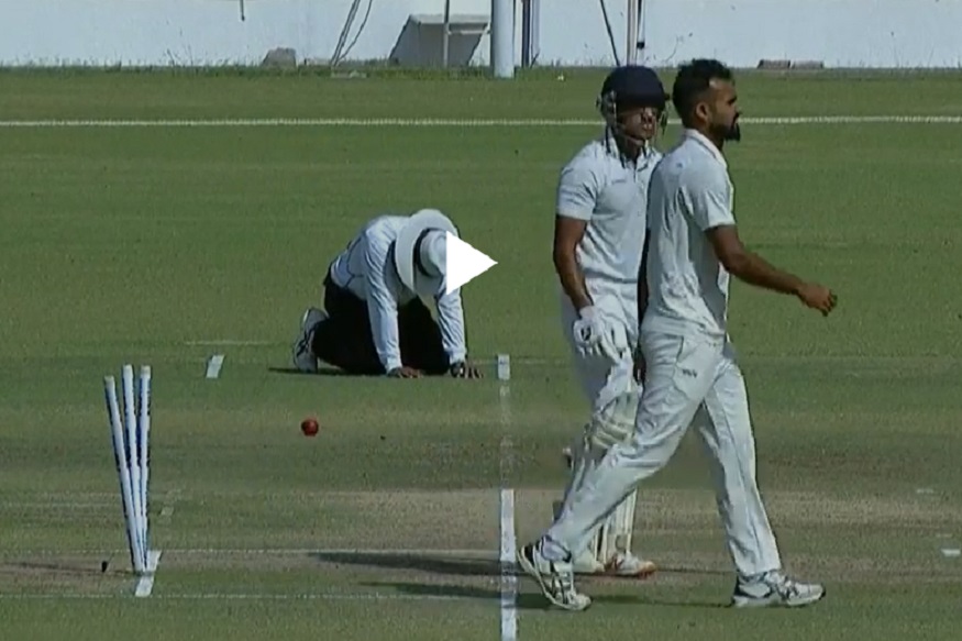 Ranji Trophy Final: LIVE सामन्यात पंचांनाच लागला चेंडू, मैदानावरच कोसळले आणि... पाहा VIDEO