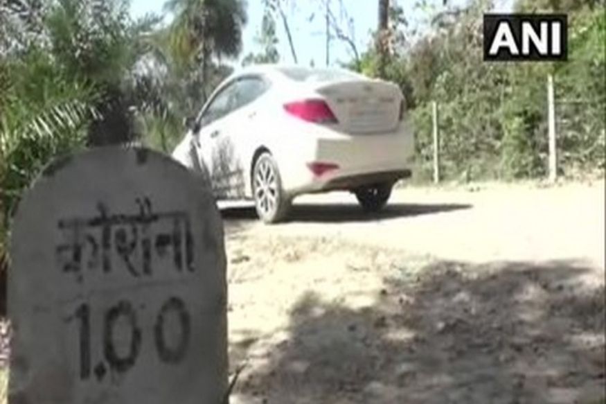 ‘हॅलो, मी कोरौनातून बोलतोय’ ऐकल्यावर नातेवाईकही फोन उचलेनात, ग्रामस्थांची व्यथा