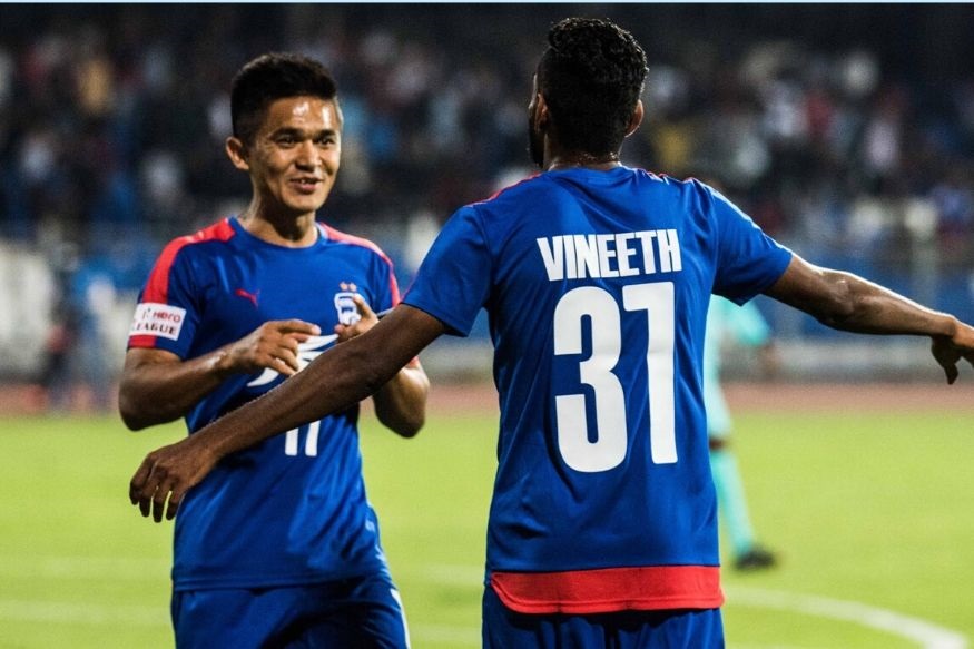 अभिमानास्पद! भारतातील प्रसिद्ध फूटबॉलपटू करतोय COVID-19 हेल्पलाइन सेंटरमध्ये काम