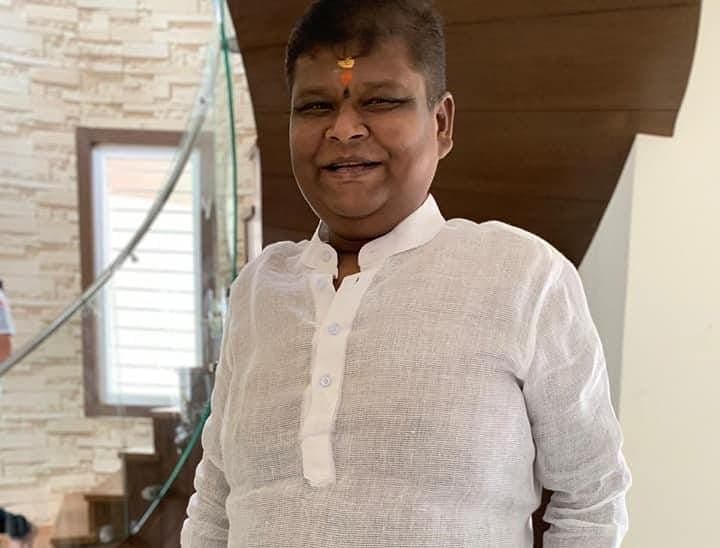 प्रकाश मागच्या काही दिवसांपासून त्यांचं वजन कमी करत होते. त्यांनी जवळपास 35 किलो वजन कमी केलं होतं मात्र त्यांसाठी ते आपल्या शरीरावर अतिरिक्त ताण देत होते. ज्यामुळे त्यांची तब्येत बिघडली. प्रकाश मागच्या काही दिवसांपासून त्यांचं वजन कमी करत होते. त्यांनी जवळपास 35 किलो वजन कमी केलं होतं मात्र त्यांसाठी ते आपल्या शरीरावर अतिरिक्त ताण देत होते. ज्यामुळे त्यांची तब्येत बिघडली.