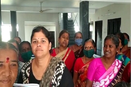 लॉकडाऊनमुळे हरिद्वारमध्ये अडकले 70 यात्रेकरु, कुटुंबीय चिंतेत; प्रशासनाकडे सुटकेची मागणी