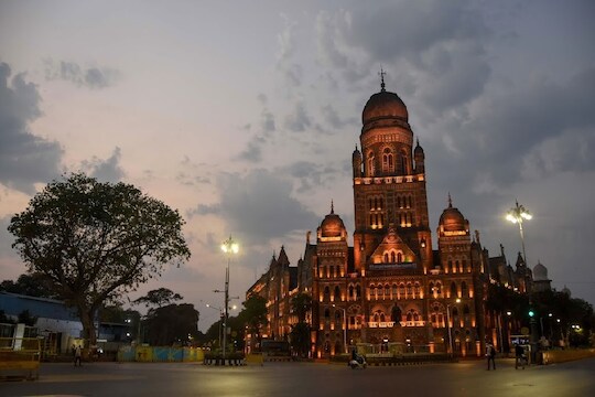 जागतिक वारसा दिनादिवशी (World Heritage Day) मुंबई महापालिकेचे मुख्यालय