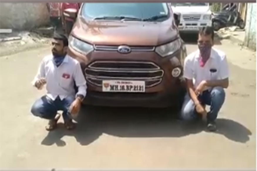 संचारबंदीत माजी खासदारांच्या गाडीतून फिरणाऱ्या दोघांवर पोलिसांकडून काठ्यांचा प्रसाद