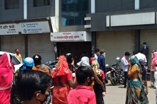 भाजपकडून सोशल डिस्टंसिंगचा नियम पायदळी, कार्यालयाबाहेर तोबा गर्दी