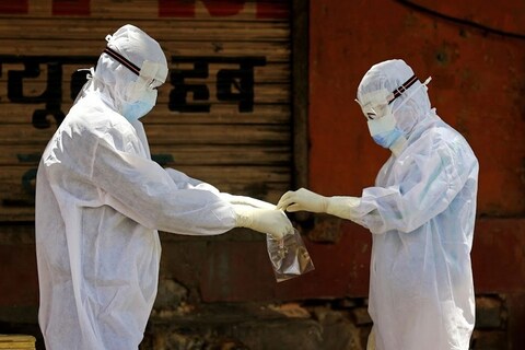 Jaipur: Medics during a door-to-door examination of COVID-19 amid a nationwide lockdown imposed in the wake of coronavirus pandemic, at Walled City in Jaipur, Wednesday, April 15, 2020. (PTI Photo)(PTI15-04-2020_000200B)