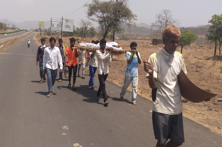 कोरोनाच्या धास्तीने महिलेच्या अंत्यसंस्काराला आला नाही एकही नातेवाईक, अखेर..