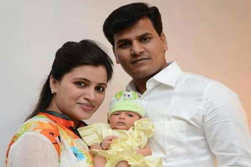 आमदार रवी राणा, खासदार नवनीत राणा यांचे चुकीचे स्वॅब सॅम्पल घेणं भोवलं, आरोग्यमंत्र्यांकडे तक्रार