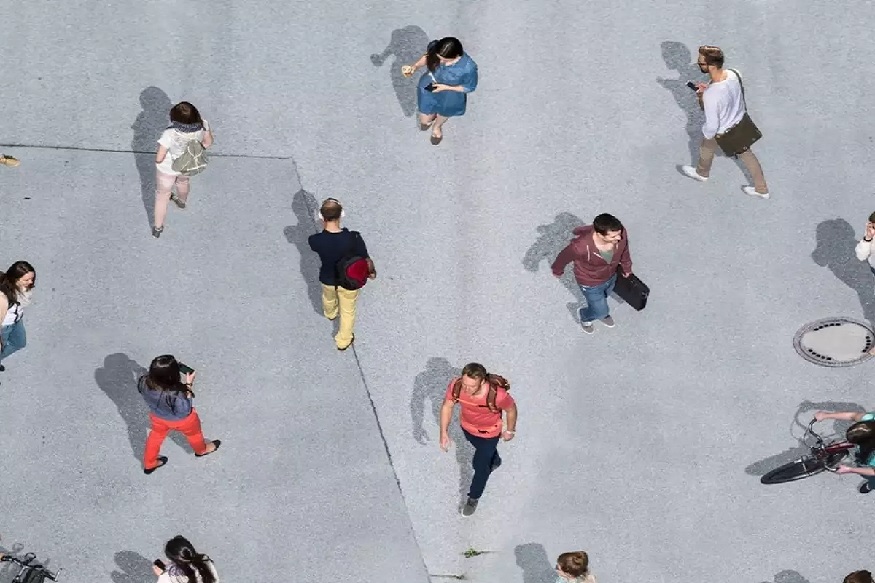 6 फूट सोशल डिस्टन्सिंग नाही पुरेसं; तब्बल 18 फुटांपर्यंत जाऊ शकतो Coronavirus