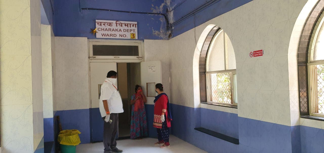 हे 140 जण संशयित आहेत आणि 12 दिवसांच्या अंतराने यांच्या थुंकीचे नमुने घेऊन ते covid-19 पॉझिटिव आहेत का हे तपासले जातील. हे 140 जण संशयित आहेत आणि 12 दिवसांच्या अंतराने यांच्या थुंकीचे नमुने घेऊन ते covid-19 पॉझिटिव आहेत का हे तपासले जातील.