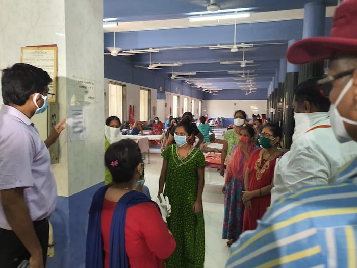 सध्या वरळी कोळीवाडा हा करून हॉटस्पॉट समजला जातो आहे आतापर्यंत सगळ्यात जास्त रुग्ण सापडले आहेत.