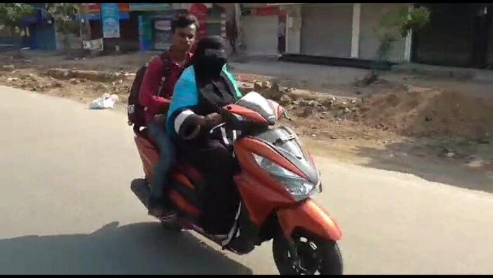देशभरात लॉकडाऊन असल्यानं त्याच्या परतीचे सर्व मार्ग बंद होते. त्यामुळे रजिया बेगम यांनी स्वतःच आपल्या मुलाला परत आणण्याचा निर्णय घेतला. 