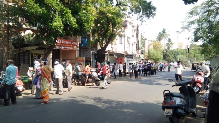 रविवार म्हटला की, हमखास चिकन, मटण आणि मासे खाण्याचा हक्काच दिवस. आठवड्यातील इतर दिवशी जी मजा येत नाही, ती मजा याच दिवशी जास्त येते. 