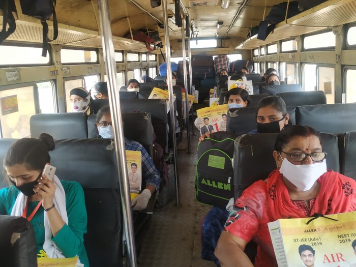 आम्हाला आमच्या राज्यात जाऊ द्या, अशी या विद्यार्थ्यांनी अनेक दिवसांपासूनची मागणी होती. स्पर्धा परीक्षा अभ्यासाचं केंद्र झालेल्या कोटा इथे हे विद्यार्थी होते.