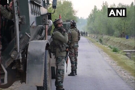 पुलवामामध्ये सुरक्षा दलाला मोठं यश, सकाळी-सकाळी दोन दहशतवाद्यांचा खात्मा