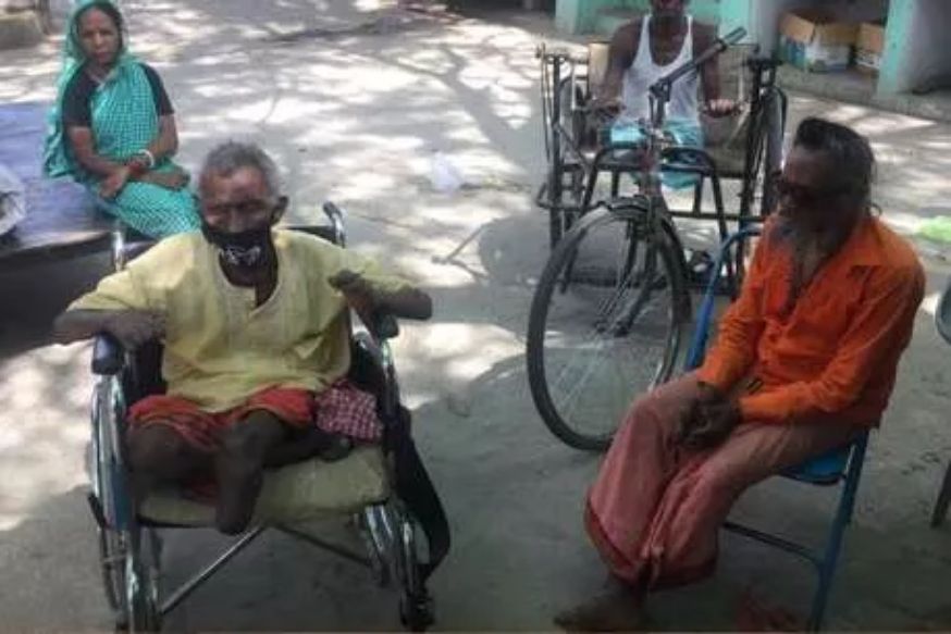 मदतीसह माणुसकीचा ओघ, कोरोनाच्या लढ्यासाठी भिकाऱ्यांनी PM Cares मध्ये केले 3100 रु. दान