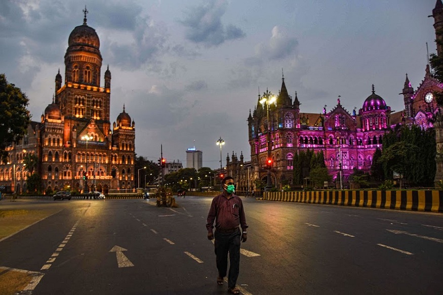 मुंबईत रुग्णवाढीचा सरासरी दर आता 0.97 टक्के इतका नोंदवला गेला असून 1 टक्क्याच्याही खाली हा दर आल्याने मुंबईकरांसाठी ही मोठी दिलासादायक बाब ठरली आहे.