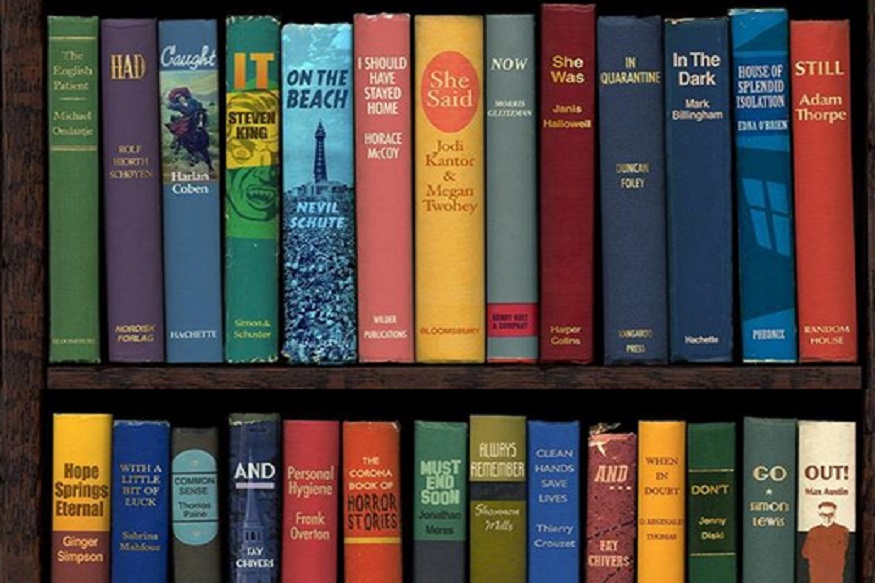 पुस्तकांच्या फोटोमध्ये दडलीय कथा, पाहा कोरोनाशी लढण्याचं सिक्रेट तुम्हाला सापडतंय का?