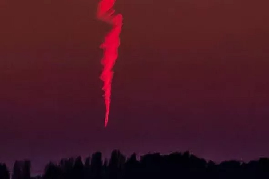 तब्बल 20 मिनिटं आकाशात दिसले रहस्यमय 'बर्निंग ट्रेल', VIDEO पाहून शास्त्रज्ञही चक्रावले