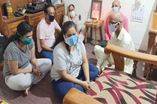 कोरोना योद्धा शेवटच्या श्वासापर्यंत लढला; आता लेक करणारं त्यांचं अधूरं स्वप्न पूर्ण