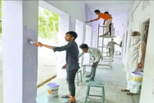 क्वारंटाइन म्हणजे अडकून पडणं नाही, लॉकडाऊन झालेल्या कामगारांनी पालटलं शाळेचं रुप