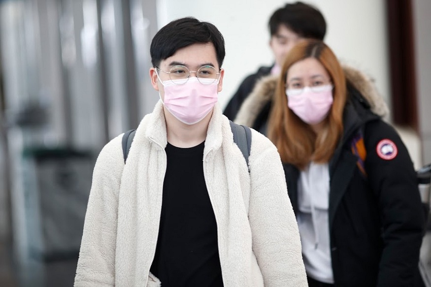 डॉक्टर कॅमरन वॅब यांनी या रिपोर्टमध्ये सांगितलं आहे की, डास चावल्यानं कोरोना व्हायरस पसरत नाही. हा एक रेस्पिरेटरी व्हायरस आहे. जो शिंका आल्यानं किंवा खोकल्यामार्फत परसतो.