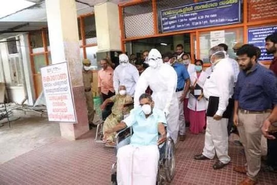 4 तास झोप, 9 तासांचा प्रवास...कोरोना विरोधात लढणाऱ्या कस्तुरबातील कर्मचाऱ्यांच्या कर्तव्यनिष्ठेला सलाम