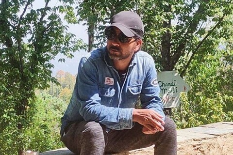 काहीही झालं तरीही स्टाफचा पगार चुकवणार नाही. पैसे नसतील तर कर्ज घेईन मात्र त्यांना सॅलरी देईन असं या अभिनेत्यानं म्हटलं आहे.