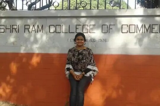 वडिलांना झाला कॅन्सर, अवघ्या 22 व्या वर्षी तरुणीनं  IAS परीक्षेत मिळवलं अव्वल यश