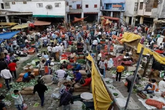 Coronavirus गर्दी हटवण्यासाठी भाजी बाजारात आता नवा सम-विषम प्रयोग