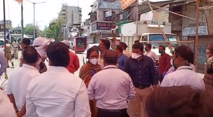यासाठी मिशन धारावीची सुरुवात झाली आहे. यामध्ये खाजगी डॉक्टर्स आणि पालिका वैद्यकीय अधिकारी घरोघरी जाऊन नागरिकांची तपासणी करणार आहेत. 