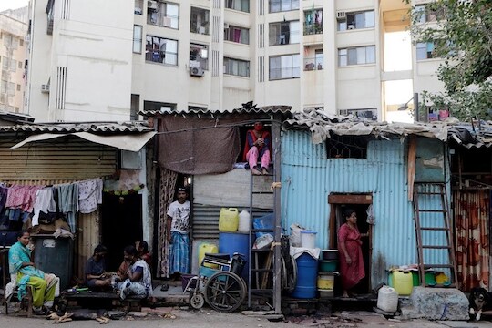 ‘मिशन धारावी’मुळे रुग्णांची संख्या कमी करण्यात यश आलं असून रविवारी फक्त 5 नवे रुग्ण आढळून आले आहेत.