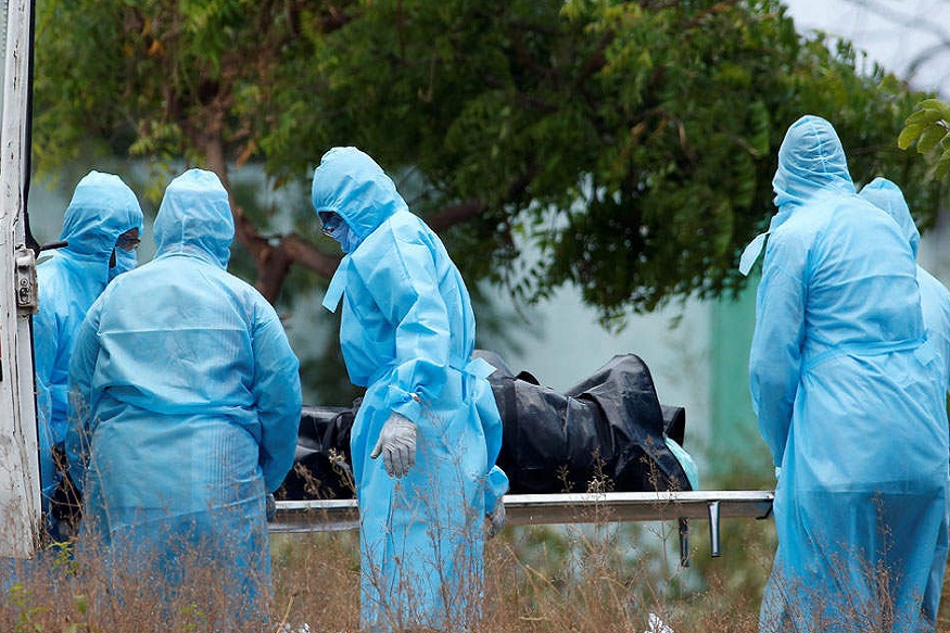 कोरोनाग्रस्तांची सेवा करताना मृत्यू, डॉक्टरची अखेरची इच्छाही जमावाने होऊ दिली नाही पूर्ण