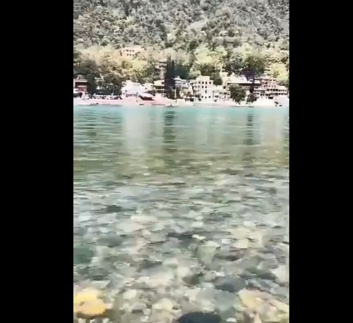 अभिनेत्री दिया मिर्झाने केंद्रीय जलशक्ती मंत्रालयाचा व्हिडीओ शेअर केला आहे. ज्यामध्ये आपण ऋषिकेशमधून गंगा नदीचं स्वच्छ पात्र कसं दिसतं ते पाहू शकतो. (सौजन्य - ट्विटर) अभिनेत्री दिया मिर्झाने केंद्रीय जलशक्ती मंत्रालयाचा व्हिडीओ शेअर केला आहे. ज्यामध्ये आपण ऋषिकेशमधून गंगा नदीचं स्वच्छ पात्र कसं दिसतं ते पाहू शकतो. (सौजन्य - ट्विटर)